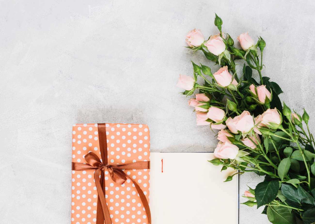 How to Make a One-of-a-Kind Gift Guide for Your Business Using Canva